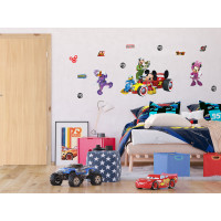 Detská samolepka na stenu - DISNEY - Mickey s kamarátmi na závodoch-65x85 cm