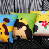 Vankúš SAFARI VELVET Žirafa 40x40 cm - modrý