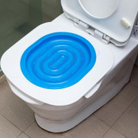 Modrá praktická podložka na WC pre mačky