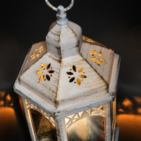 LED vianočný lampáš biely, 33cm, 3x LED sviečka