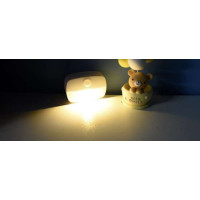 Nočná LED lampa s pohybovým senzorom