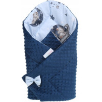 Obojstranná zavinovačka pre bábätká 80x80 cm BABYMAM PREMIUM - Medvedíci vo vesmíre s tmavo modrou minkou