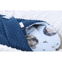 Obojstranná zavinovačka pre bábätká 80x80 cm BABYMAM PREMIUM - Medvedíci vo vesmíre s tmavo modrou minkou