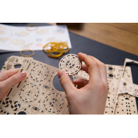 Ugears 3D drevené mechanické puzzle NASA, Lunárne vozítko