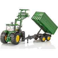 Bruder Traktor John Deere 7R 350 s čelným nakladačom a tandemovým prepravným prívesom