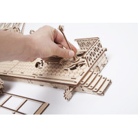 Ugears 3D drevené mechanické puzzle Železničné nástupište