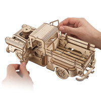 Ugears 3D drevené mechanické puzzle Americký nákladiak (pick-up)