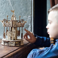 Ugears 3D drevené mechanické puzzle Kolotoč