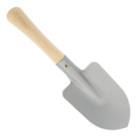small foot Ľadvinka so záhradníckym náradím
