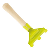 small foot Ľadvinka so záhradníckym náradím poškodený obal