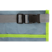 small foot Ľadvinka so záhradníckym náradím poškodený obal