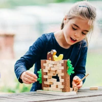 Bigjigs Toys Drevená motorická hra Padajúce džungľa