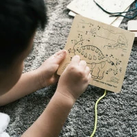 Bigjigs Toys Prezliekanie podľa čísel Dinosaury