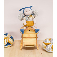 Doudou Textilná aktívna lopta s hrkálkou včielka 15 cm