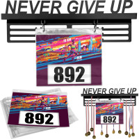 Kovový vešiak na medaily a štartové čísla NEVER GIVE UP - čierny
