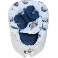 Obojstranné hniezdočko (kokon) pre bábätko - BABYMAM PREMIUM set 7v1 - Medvedíci vo vesmíre s tmavomodrou minkami