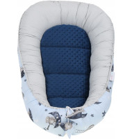 Obojstranné hniezdočko (kokon) pre bábätko - BABYMAM PREMIUM set 7v1 - Medvedíci vo vesmíre s tmavomodrou minkami