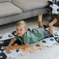 Penové puzzle Treflíci: Čierna a biela