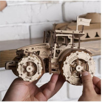 UGEARS 3D puzzle Traktor víťazí 272 dielikov