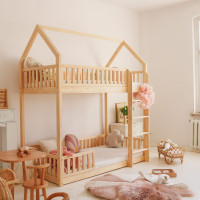 Detská poschodová domčeková posteľ z masívu borovice BIANCO s Montessori lôžkom - 200x90 cm - bez povrchových úprav