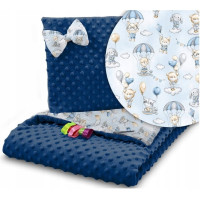 Detská deka do kočíka s vankúšikom a motýlikom - BABYMAM PREMIUM set 3v1 - Prechádzka v oblakoch s tmavo modrou minky