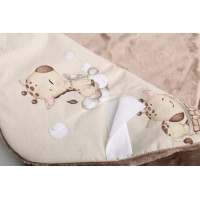 Plyšová zavinovačka s kapucňou BABYMAM do autosedačky - Béžová žirafa/cappuccino