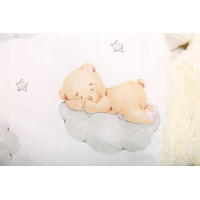 Plyšová zavinovačka s kapucňou BABYMAM do autosedačky - Medvedík v oblakoch/baránok ecru