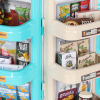 Pokladňa v supermarkete s nákupným vozíkom
