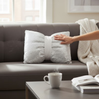 Dekoračný vankúš GLAM SHINE 40x40 cm - biely/strieborný