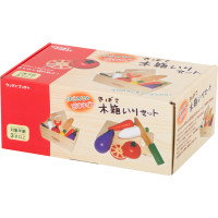 Drevená krájacia zelenina v krabici s príslušenstvom