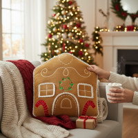 Tvarovaný vankúš PERNÍKOVÝ DOMČEK - 35x25 cm