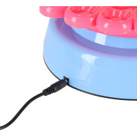 Hrnčiarsky kruh s hlinou a farbami