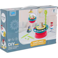 Hrnčiarsky kruh s hlinou a farbami