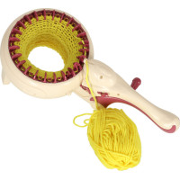 Pletací stroj s príslušenstvom