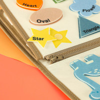 Zmyslový manipulačný Montessori kufrík - Dinosaur