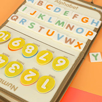 Zmyslový manipulačný Montessori kufrík - Dinosaur