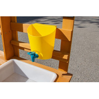 2Kids Toys Drevená záhradná kuchynka s drezom