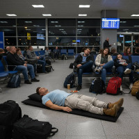 Skladacia podložka SURVIVAL s vankúšom - 180x50 cm - čierna