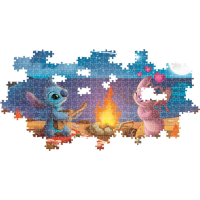 CLEMENTONI Panoramatické puzzle Lilo & Stitch: Nočný táborák 1000 dielikov