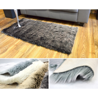 Kusový koberec Aljašky - čierny
