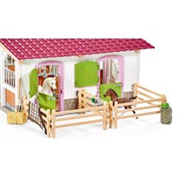 Stajňa s koňmi a príslušenstvom v pastelových farbách