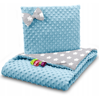 Detská deka do kočíka s vankúšikom a motýlikom - PREMIUM set 3v1 - Veľké biele hviezdičky s modrou Minky