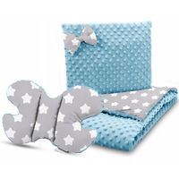 Detská deka do kočíka s vankúšikom a motýlikom - PREMIUM set 3v1 - Veľké biele hviezdičky s modrou Minky