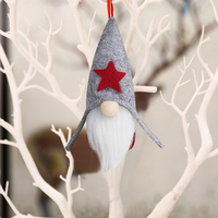 Vianočná závesná ozdoba na stromček - škriatok - 16 cm - šedý s červenou hviezdou