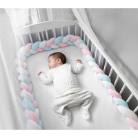 Chránič na detskú posteľ pletený do vrkoča RICO 300 cm - modro-ružový