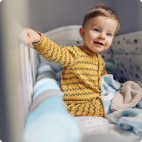 Chránič na detskú posteľ pletený do vrkoča RICO 300 cm - modro-sivý