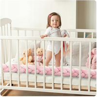 Chránič na detskú posteľ pletený do vrkoča RICO 300 cm - ružový