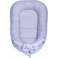 Obojstranné hniezdočko (kokon) pre bábätko - PREMIUM set 7v1 - Prechádzka v oblakoch s tmavomodrou minky