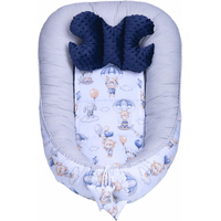 Obojstranné hniezdočko (kokon) pre bábätko - PREMIUM set 7v1 - Prechádzka v oblakoch s tmavomodrou minky