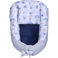 Obojstranné hniezdočko (kokon) pre bábätko - PREMIUM set 7v1 - Prechádzka v oblakoch s tmavomodrou minky